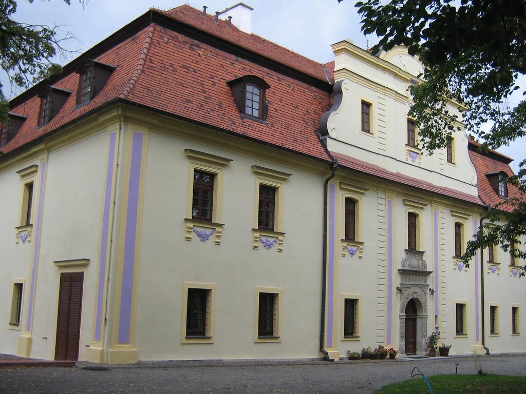 Palac Kietlin Niemcza Exterior photo